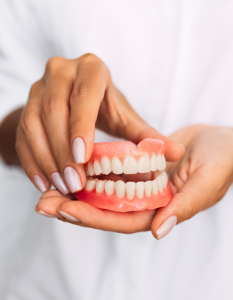 Prothèse dentaire : retrouver confort et confiance Prothèse dentaire : retrouver confort et confiance